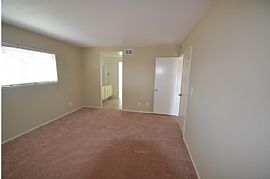 Amazing 5 Bedroom House  in Valencia, CA (Photo 9 of 10)