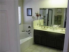 Lovely 4bedroom Granada House in Granada Hills, CA (Photo 5 of 12)