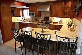 Cozy Family Home in Woodland Hills, CA (Photo 2 of 10)