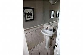 Cozy Family Home in Woodland Hills, CA (Photo 9 of 10)