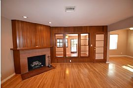 A House For You in Van Nuys, CA (Photo 2 of 9)