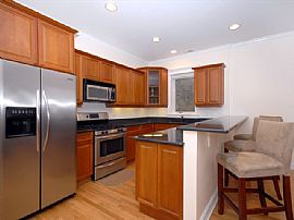 1527 N Mohawk St Unit 4 Sunny Spacious 2 Bd, 2ba Old Town Condo in Chicago, IL (Photo 4 of 10)