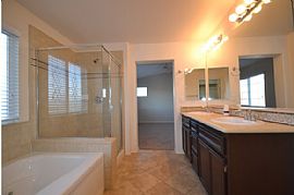 Dazling 3bedroom Valencia Home in Valencia, CA (Photo 5 of 8)