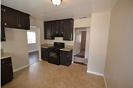 A Lovely Home in Van Nuys, CA (Photo 3 of 5)