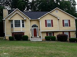 Terrific 4br Split Foyer-Move in Ready! in Hiram, GA