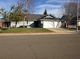 Beautifully Maintained 3 Bedroom 2bath Home in Redding, CA