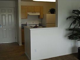 3 Bedroom 2 Bathrooms Near Oswell Rd and Pioneer Dr in Bakersfield, CA (Photo 4 of 6)