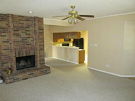 Super Clean 3 Bedroom Home in The Woodlands, TX (Photo 2 of 5)