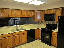 Super Clean 3 Bedroom Home in The Woodlands, TX (Photo 3 of 5)