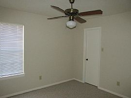 Super Clean 3 Bedroom Home in The Woodlands, TX (Photo 5 of 5)