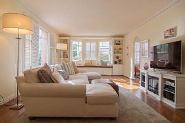 Charming and Spacious Furnished Apartment in Pacific Heights in San Francisco, CA (Photo 4 of 10)
