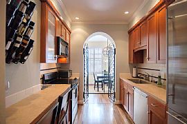 Charming and Spacious Furnished Apartment in Pacific Heights in San Francisco, CA (Photo 6 of 10)