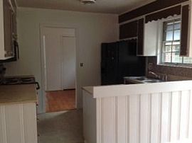 Ranch-Style Home with Approx 1300 Sq Ft. Hardwood in Augusta, GA (Photo 4 of 7)