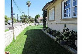 A Nice Home in Tarzana, CA (Photo 2 of 7)