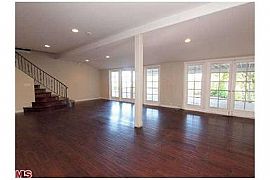 Perfect Family Home in Tarzana, CA (Photo 2 of 10)