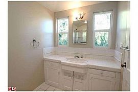 Perfect Family Home in Tarzana, CA (Photo 8 of 10)