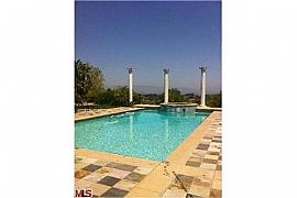 Amazing Get Away Home in Tarzana, CA (Photo 6 of 6)