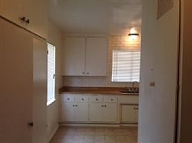 This Single Family Home with 3 Bedrooms and 2 Bathrooms  in Reseda, CA (Photo 2 of 6)