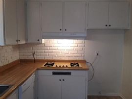 This Single Family Home with 3 Bedrooms and 2 Bathrooms  in Reseda, CA (Photo 3 of 6)