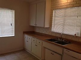 This Single Family Home with 3 Bedrooms and 2 Bathrooms  in Reseda, CA (Photo 4 of 6)