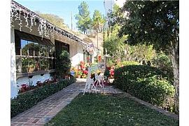 Beautiful Home! in Tujunga, CA (Photo 4 of 10)