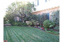 3 Bedroom Beverly Hills Home in Beverly Hills, CA (Photo 2 of 7)