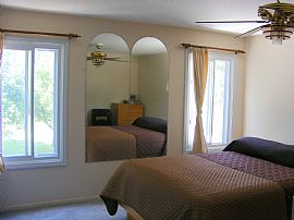 On Golf Court 3 Bedroom House Rent to Own in Glendale Heights, IL (Photo 4 of 9)