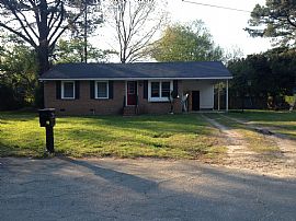 3bd/ 1.5 Bt.  1040 Sqft House For Rent  in Spring Lake, NC (Photo 6 of 9)