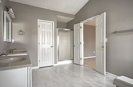 Great Property Very Convenient to I385. Eat-In Kitchen in Simpsonville, SC (Photo 4 of 9)