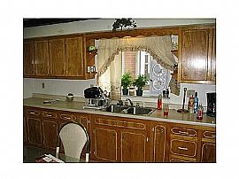 Awesome 2 Br 1 St. Floor in Brackenridge, PA (Photo 2 of 4)