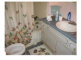 Awesome 2 Br 1 St. Floor in Brackenridge, PA (Photo 4 of 4)