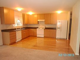 Federal Way 5 Bedroom 1 Den Home Near I5, 18 in Federal Way, WA