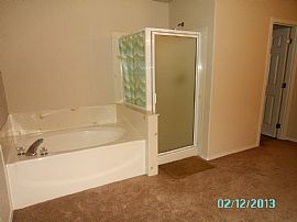 Federal Way 5 Bedroom 1 Den Home Near I5, 18 in Federal Way, WA (Photo 3 of 3)