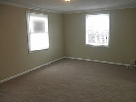 Charming 3 Bedroom 1.5 Bath Bungalow in Dundalk, MD (Photo 3 of 9)