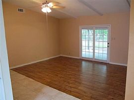 Great Neighborhood with Neighbors in Austin, TX (Photo 3 of 5)