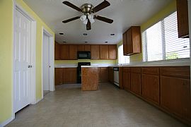  Cathedral Ceiling 4bds 3bths with Lake View in Lake Elsinore, CA (Photo 6 of 12)