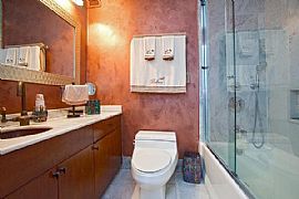 Furnished One Bedroom Condo with Unobstructed Windows in Manhattan, NY (Photo 7 of 7)