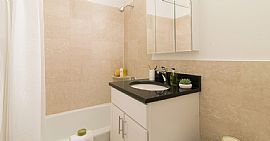  Gorgeous One Bedroom Apartment with Private Balcony in Manhattan, NY (Photo 5 of 6)