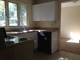 3 Bedroom, 1.5 Bath in Quiet Sw Topeka Neighborhood in Topeka, KS (Photo 3 of 8)