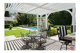 Romantic Chic One Story Country Traditional Home For Fine Livin in Encino, CA (Photo 8 of 8)