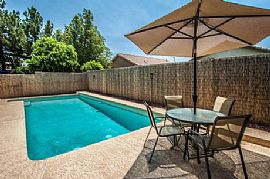 Great 3 Bedroom Home in Gilbert, AZ (Photo 2 of 5)