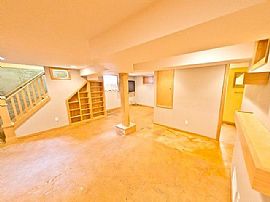 Charming, Light Filled Bungalow in Wilshire-Beaumont Neighborho in Portland, OR (Photo 2 of 12)