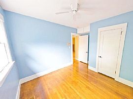 Charming, Light Filled Bungalow in Wilshire-Beaumont Neighborho in Portland, OR (Photo 4 of 12)