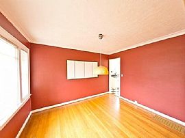 Charming, Light Filled Bungalow in Wilshire-Beaumont Neighborho in Portland, OR (Photo 7 of 12)