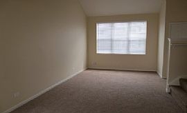 This Precious 3 Bed, 2.5 Baths Aurora Home Is Eagerly in Aurora, IL (Photo 6 of 7)