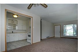 Beautiful 3 Bedroom Home For Rent in Aurora, CO (Photo 2 of 10)