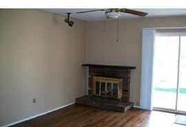 Clean 3 Bedroom,2.5 Bath Home in Ballwin, MO (Photo 2 of 6)