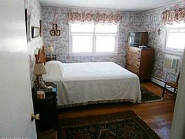 Single Nice Family Home in Old Saybrook, CT (Photo 3 of 3)