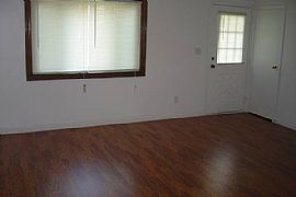 3 Br / 1ba 1700ft2 House Available Now in Columbus, OH (Photo 8 of 12)