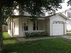 Well Kept 3 Bedroom 2 1/2 Bathroom Two Story Home with Pond in Orlando, FL (Photo 2 of 12)